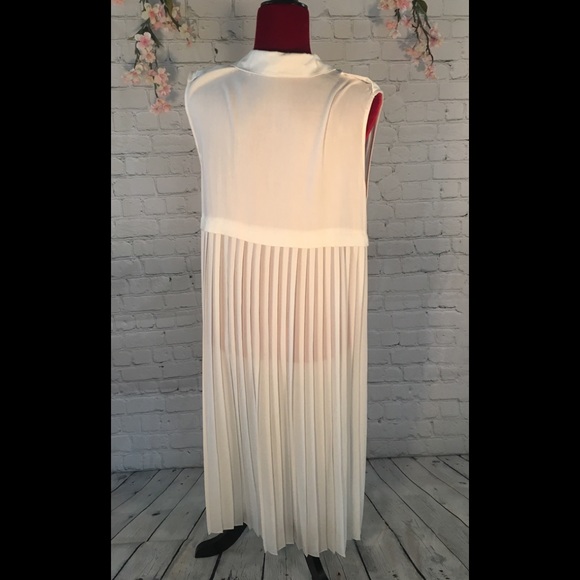 Lush White Pleated Duster Vest - Picture 2 of 3